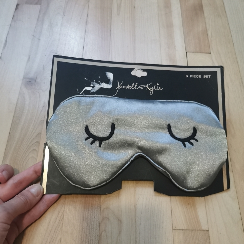 10/10$💚Kendall Kylie satin  sleep mask bnwt